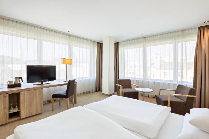 Premium Double Room image 3