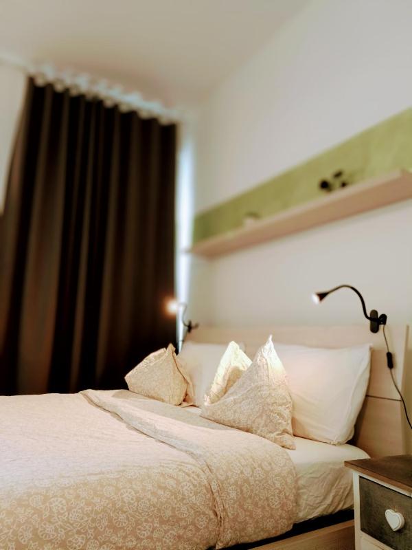 Studio Apartment image 2
