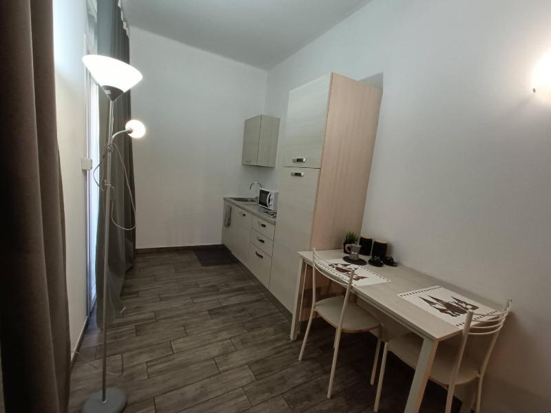 One-Bedroom Apartment image 3