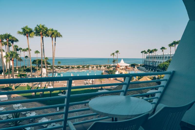 Double Room with Sea View image 4