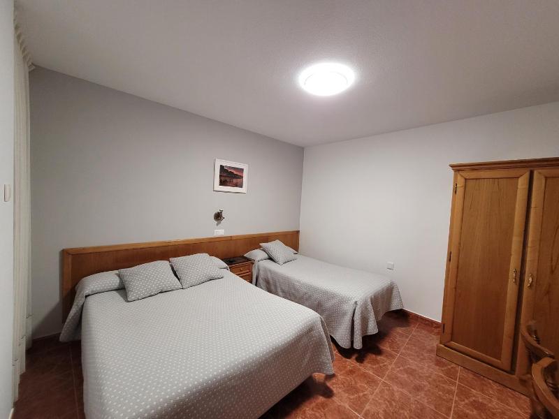 Triple Room with Private Bathroom image 4