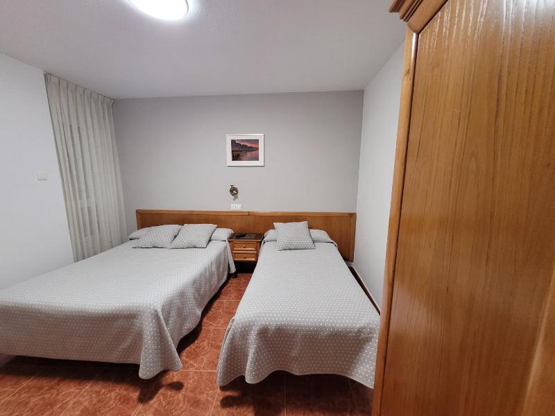 Triple Room with Private Bathroom image 3