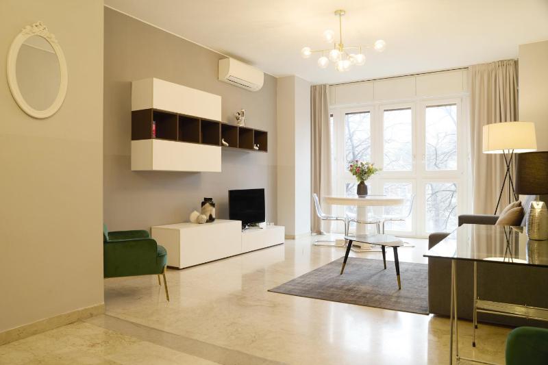 Two-Bedroom Apartment with Balcony - Via B. Marcello 22 image 3