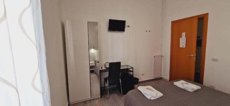 Double Room with Private External Bathroom image 2