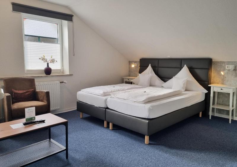 Standard Double Room image 3