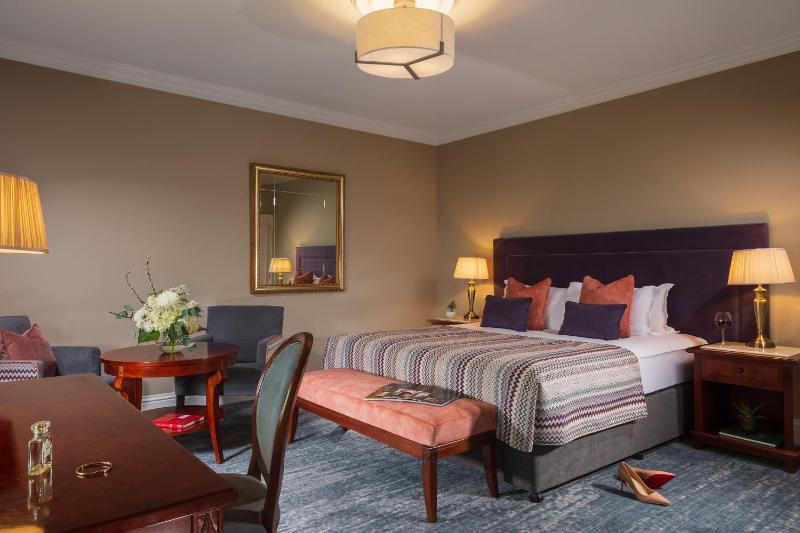Standard Double Room image 4