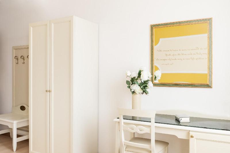 Superior Double Room image 3