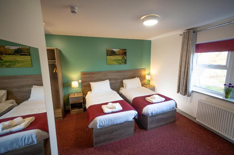 Twin Room image 3