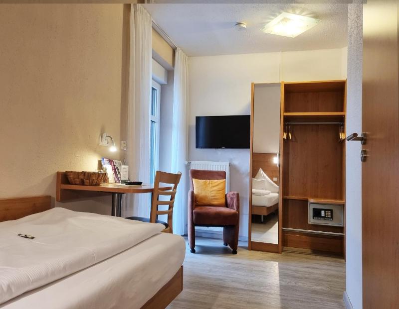 Single Room with Balcony or Terrace image 3
