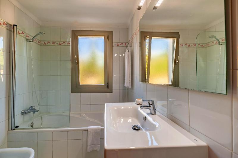 Beach Villa Can Carles by Sealand Villas - image 11