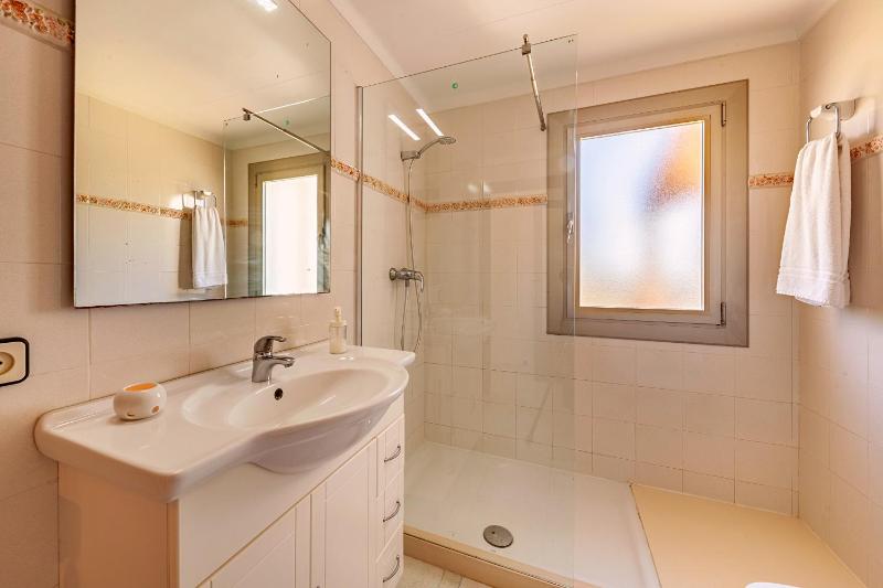 Beach Villa Can Carles by Sealand Villas - image 18
