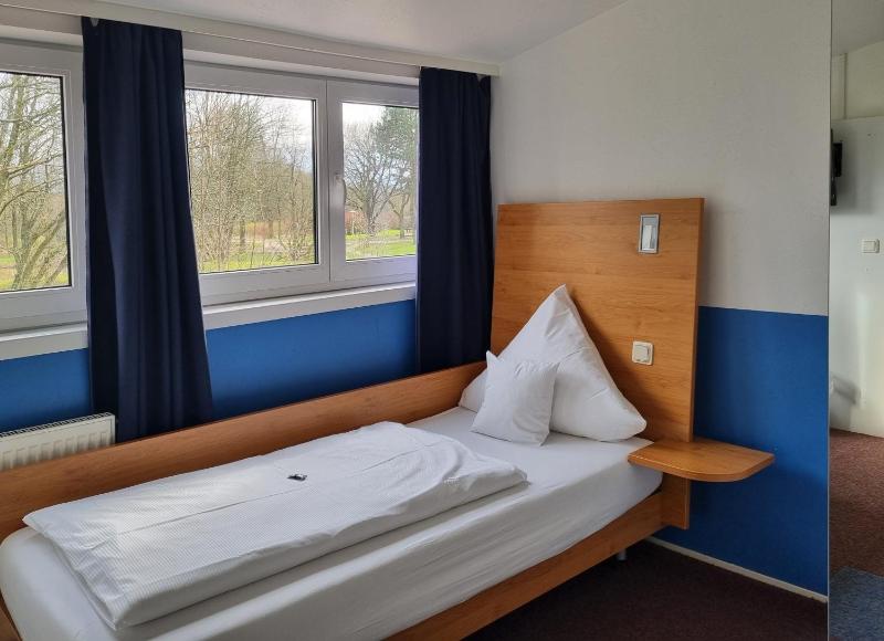 Standard Single Room image 2