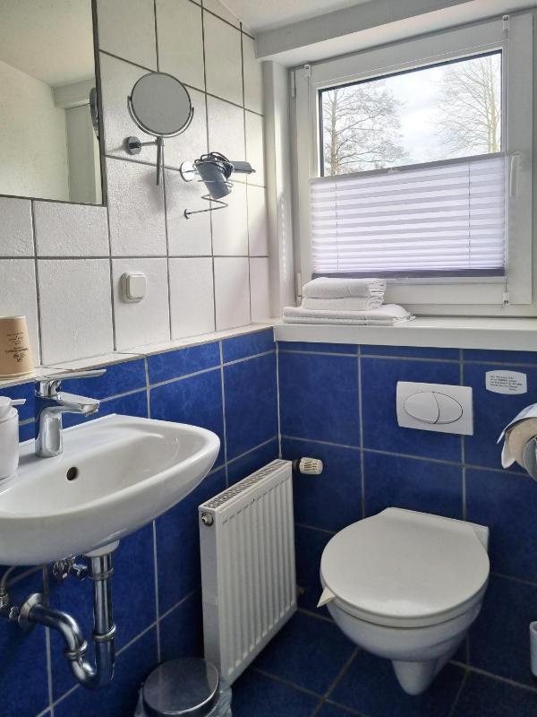 Standard Single Room image 3