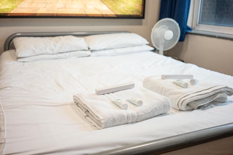 Standard Double Room image 3