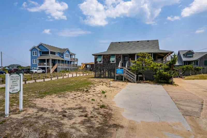 Island Dancer-Oceanfront dog friendly walkway to the beach cozy historic cottage - image 13