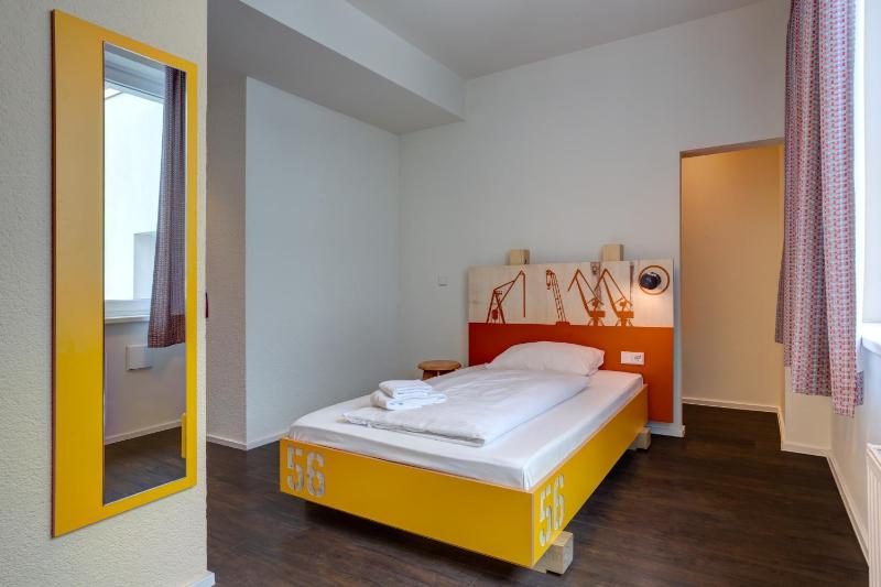Single Room image 3