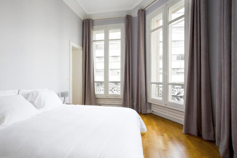 One-Bedroom Apartment image 2