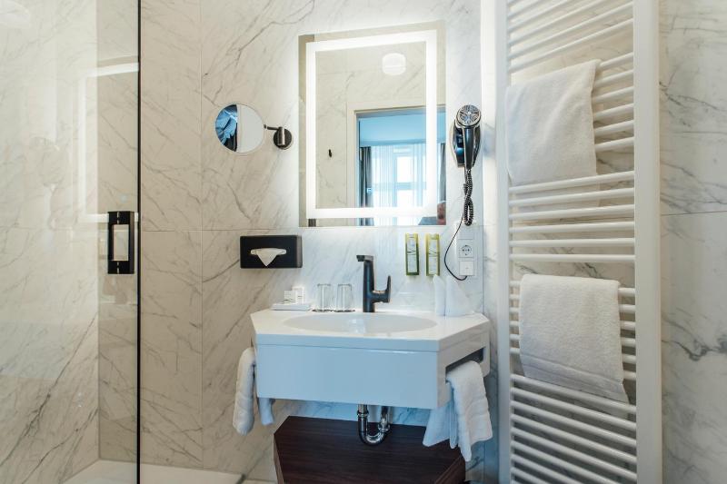 Double Room with Side Sea View image 3