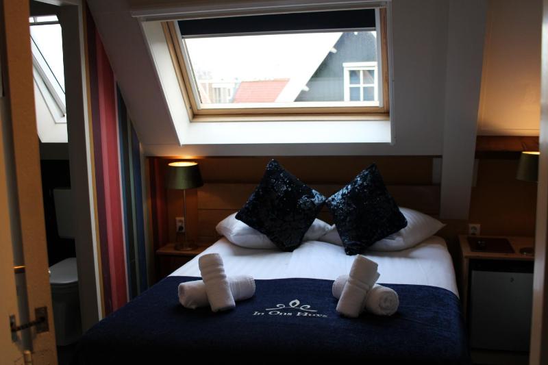Small Double Room image 3