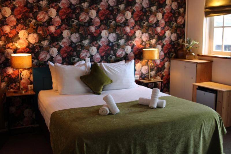 Deluxe Double Room image 4