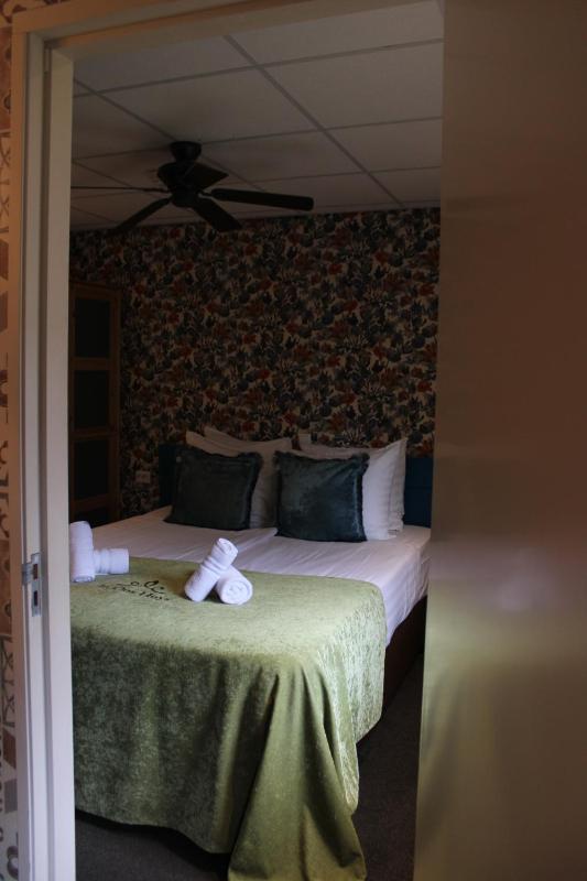 Double Room image 4