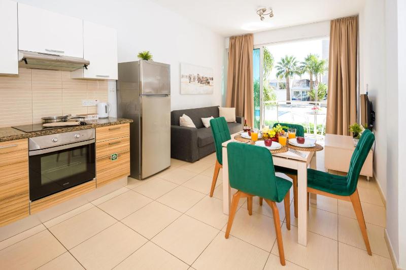 ALICIA - Coralli Beachfront Apartment - image 3