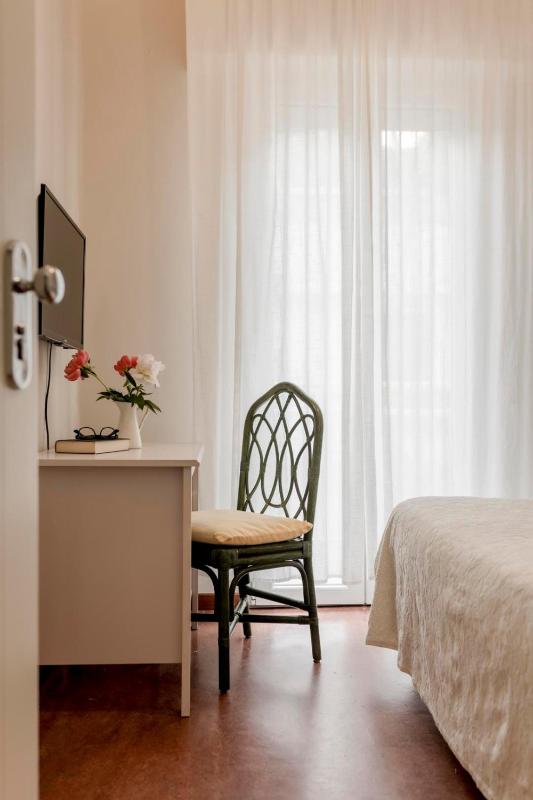 Double Room image 3