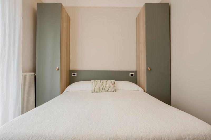 Double Room image 4