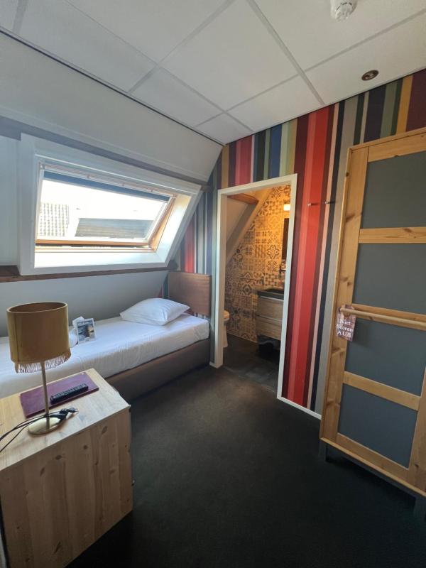 Single Room image 3