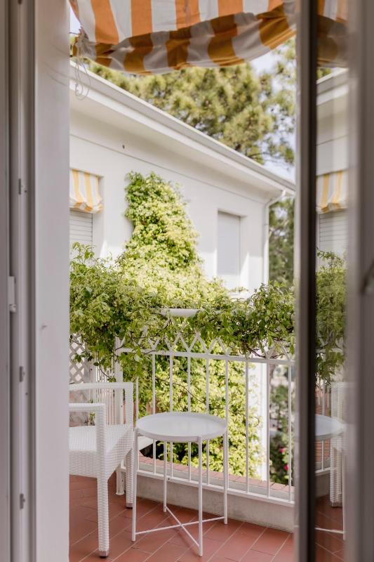 Double Room with Garden View image 4