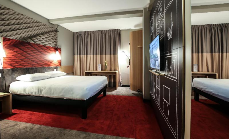 Standard Double Room image 3
