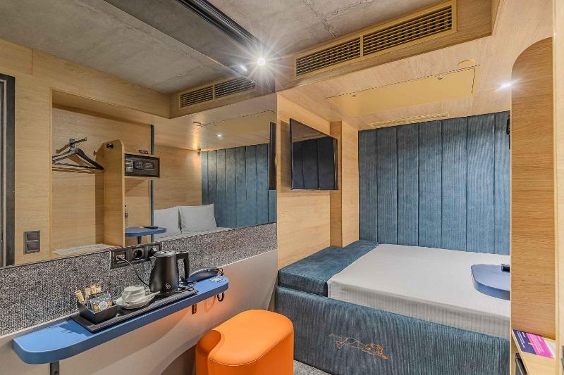 Small Double Room without Window image 1