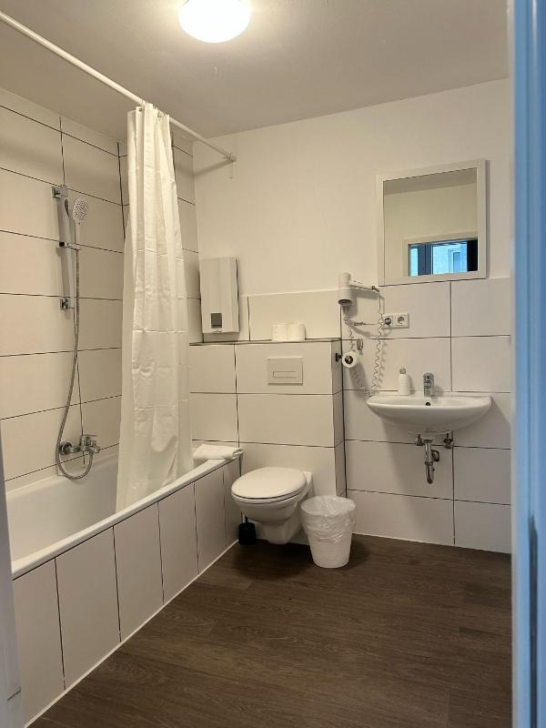 Double Room image 3