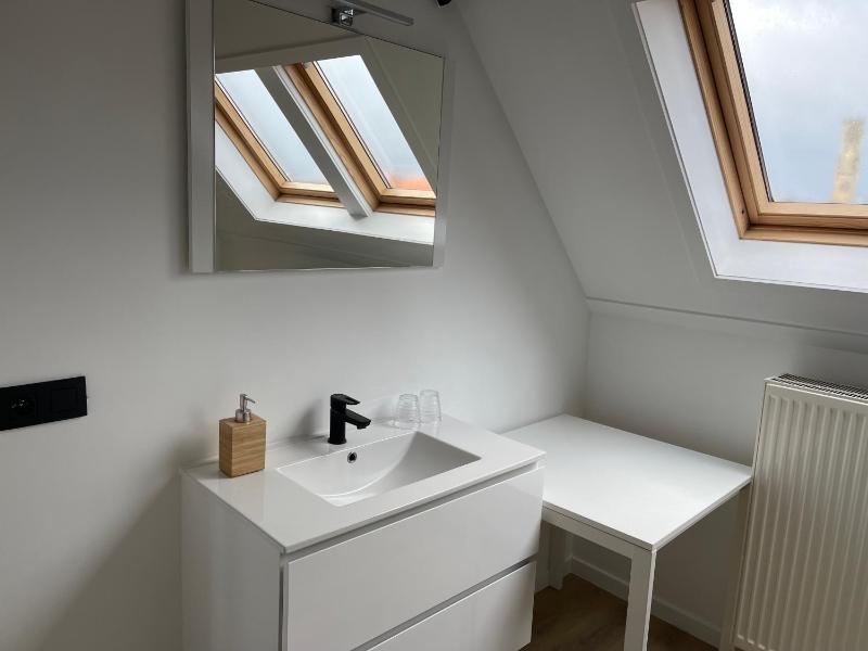 D28 Bruges - image 2