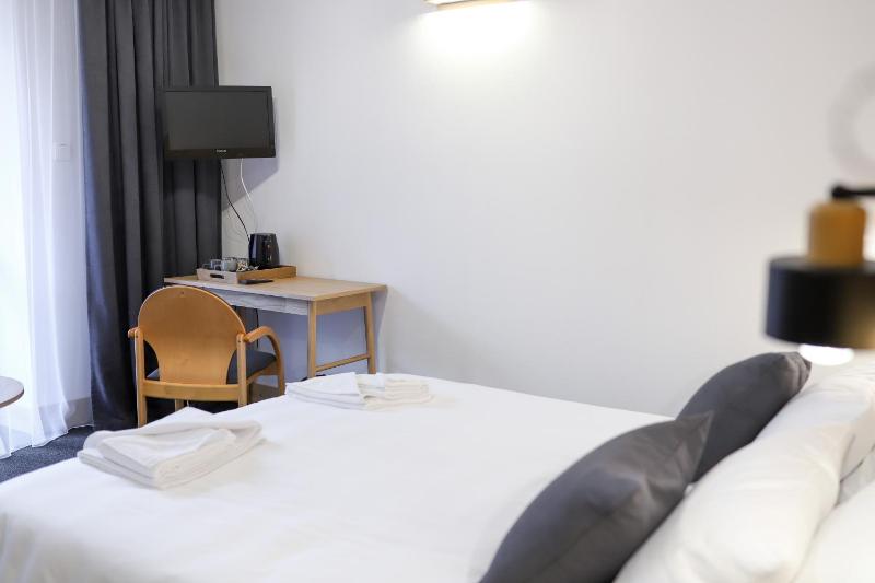 Standard Double Room image 4