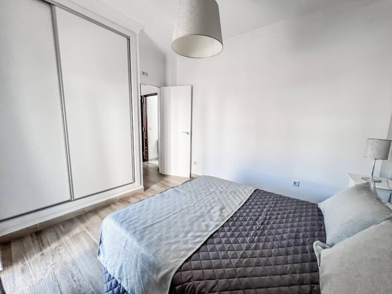 Cd-1382 Two Bedroom Apartment With Terrace - image 3