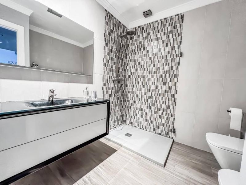Cd-1382 Two Bedroom Apartment With Terrace - image 15
