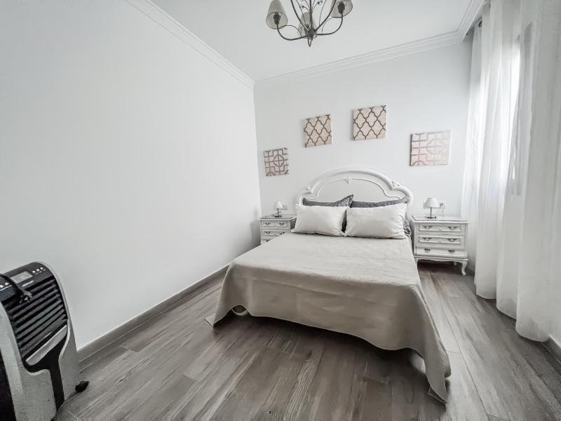 Cd-1382 Two Bedroom Apartment With Terrace - image 5