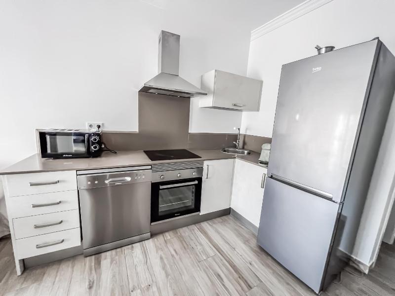 Cd-1382 Two Bedroom Apartment With Terrace - image 27