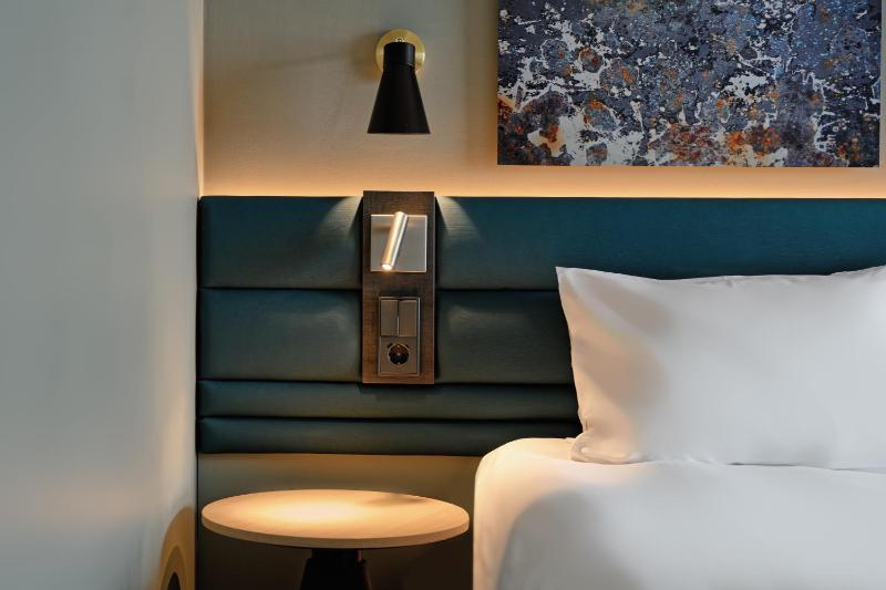 Executive Room with a King Bed image 3
