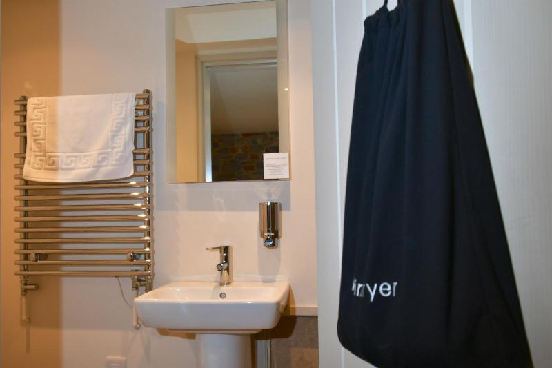 Double Room image 3