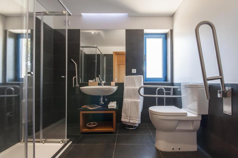 Deluxe Double Room (2 Adults + 1 Child) image 3