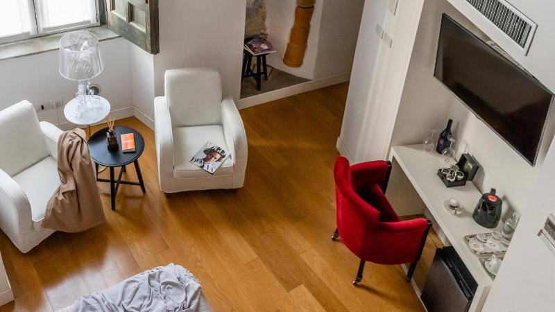 Luxury Triple Room image 3