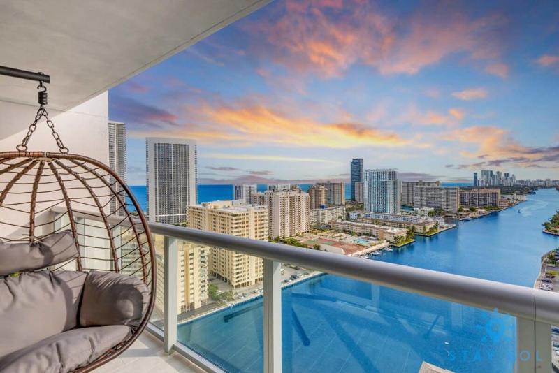 Infinite View| Balcony| Gym + Amazing Pool - image 20