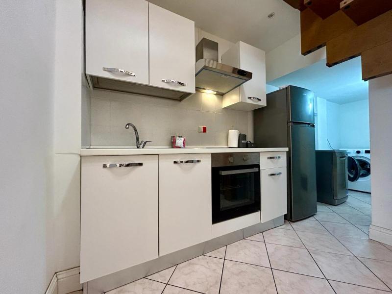 One-Bedroom Apartment image 4