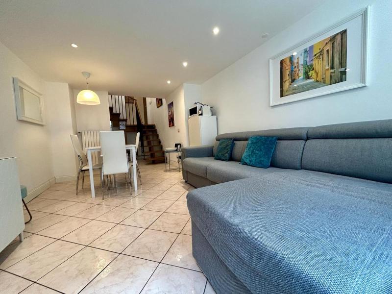 One-Bedroom Apartment image 2