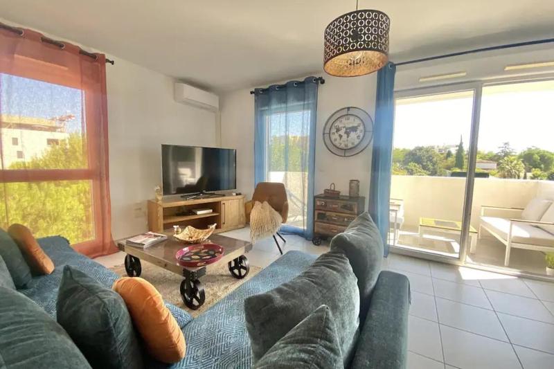 Bright Apartment With Balcony - image 10