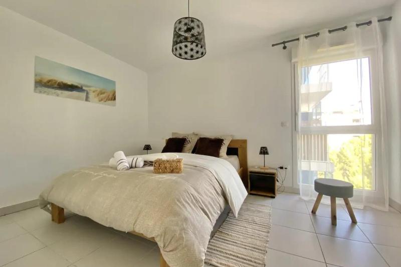 Bright Apartment With Balcony - image 9