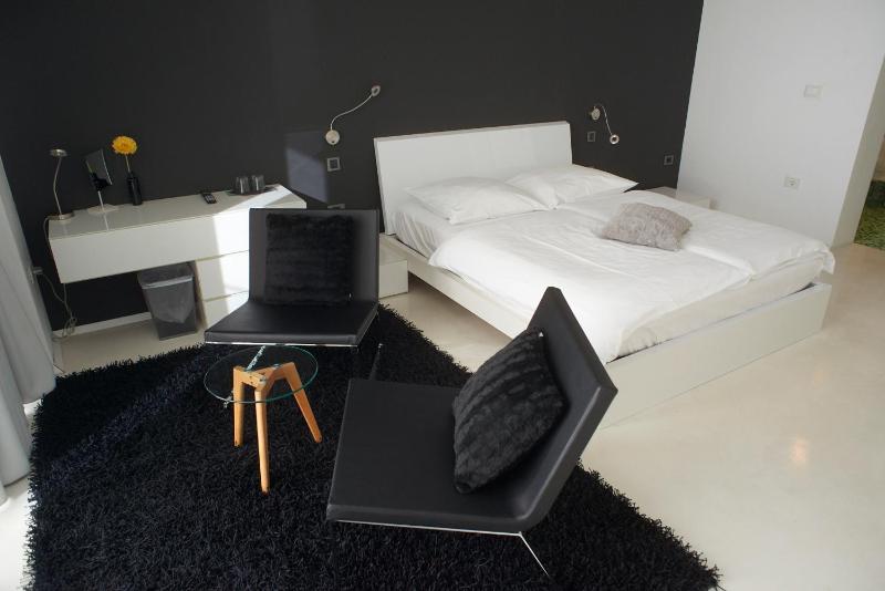 Deluxe Double Room image 4