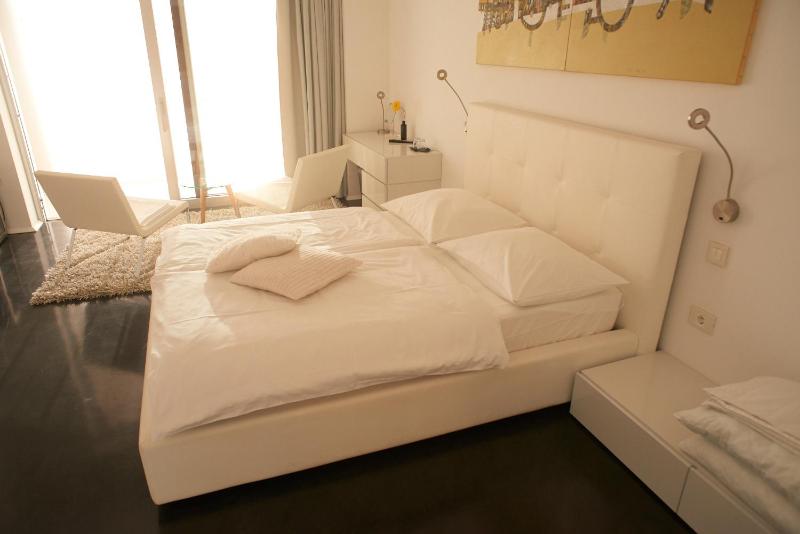 Deluxe Double Room image 3